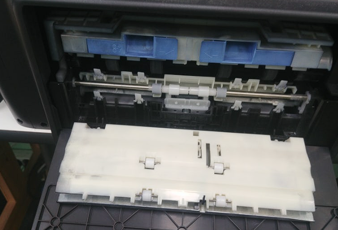 HP 8710 하단 급지 트레이 및 급지 메커니즘 내부 점검