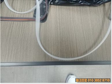 교체할 HP 8710 잉크 공급선